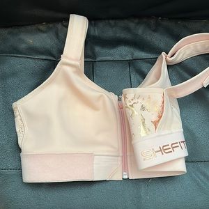 She fit 1Luxe. Light pink with gold on back